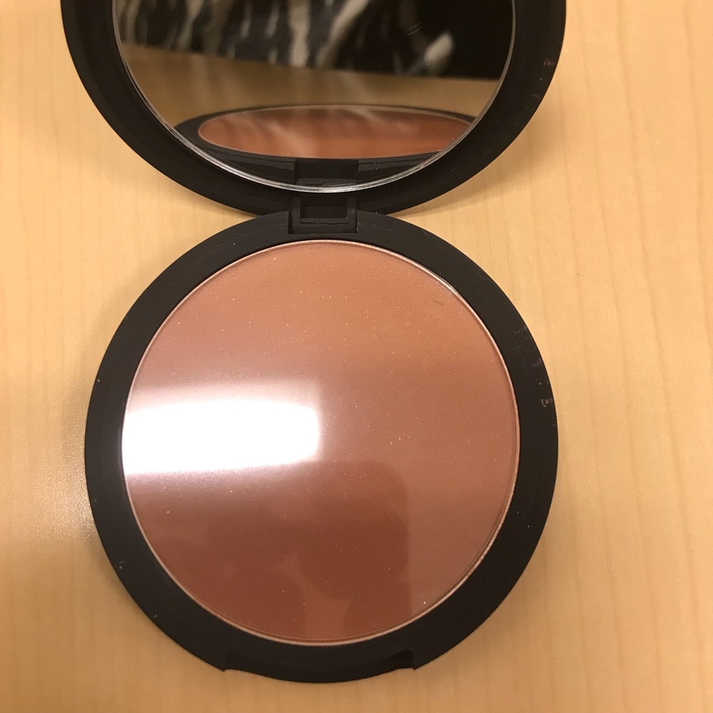 LE METIER DE BEAUTE SUN DRENCHED BRONZER